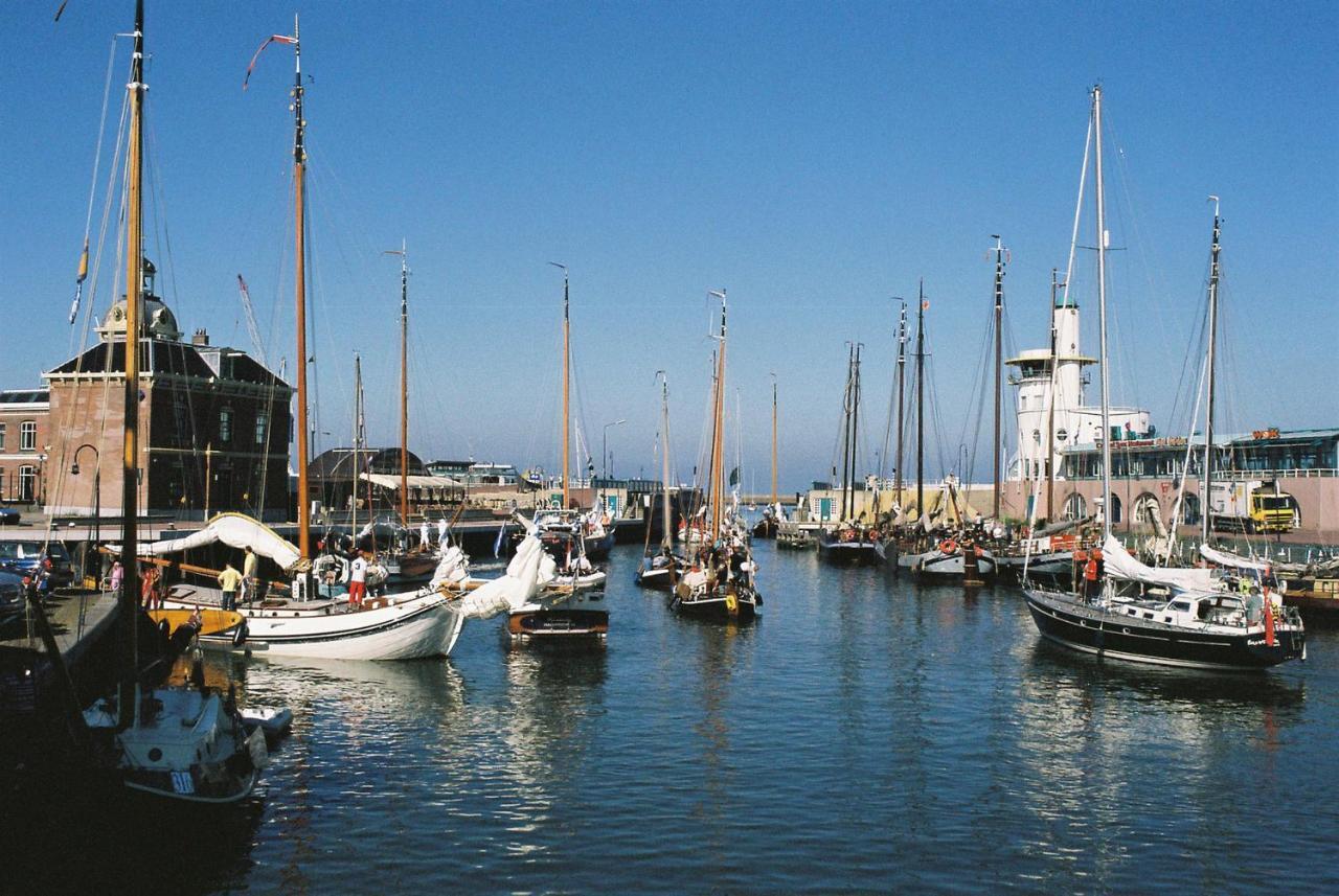Hotel Zeezicht Harlingen Bagian luar foto